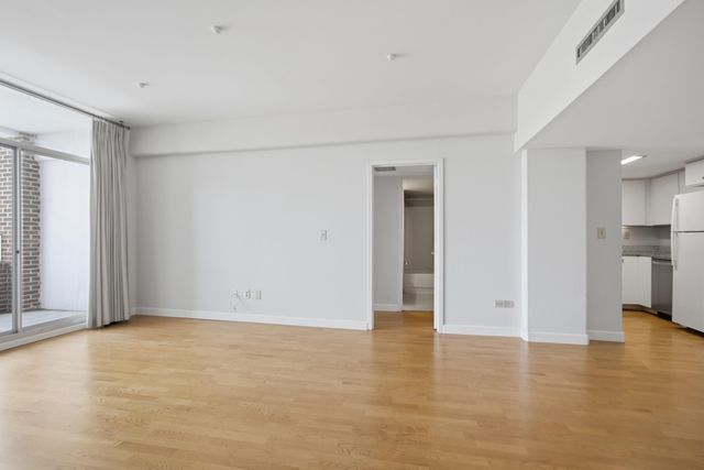 14 Lockwood Drive Apt 3i, Charleston, SC 29401
