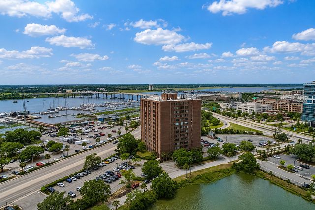 14 Lockwood Drive Apt 3i, Charleston, SC 29401