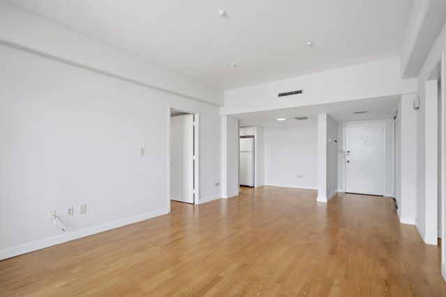 14 Lockwood Drive Apt 3i, Charleston, SC 29401