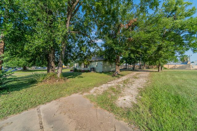 309 E Phillips Street, Conroe, TX 77301
