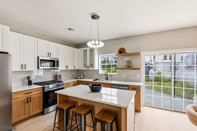 8 Somerset St, Carteret Boro, NJ 07008