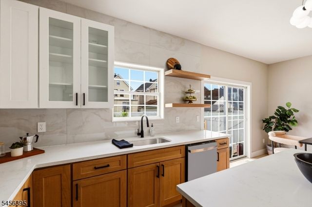 8 Somerset St, Carteret Boro, NJ 07008