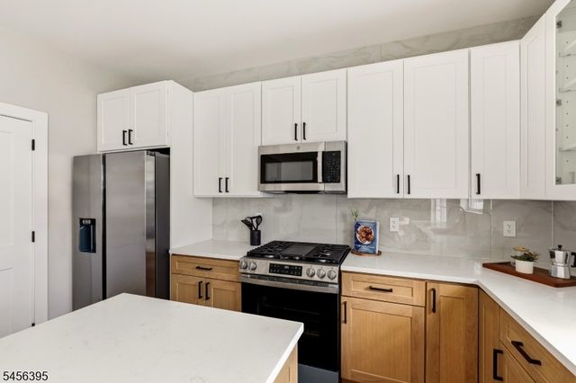 8 Somerset St, Carteret Boro, NJ 07008