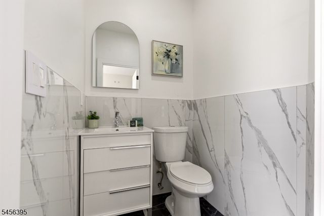 8 Somerset St, Carteret Boro, NJ 07008