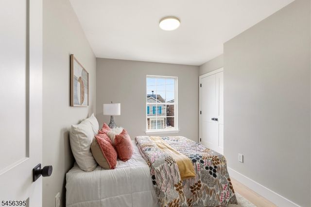 8 Somerset St, Carteret Boro, NJ 07008