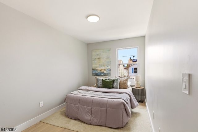 8 Somerset St, Carteret Boro, NJ 07008