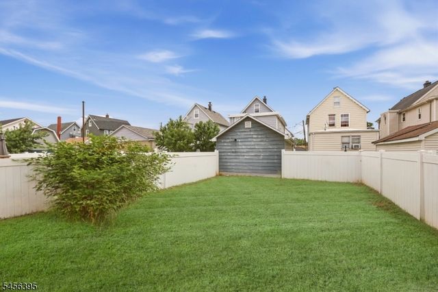 8 Somerset St, Carteret Boro, NJ 07008