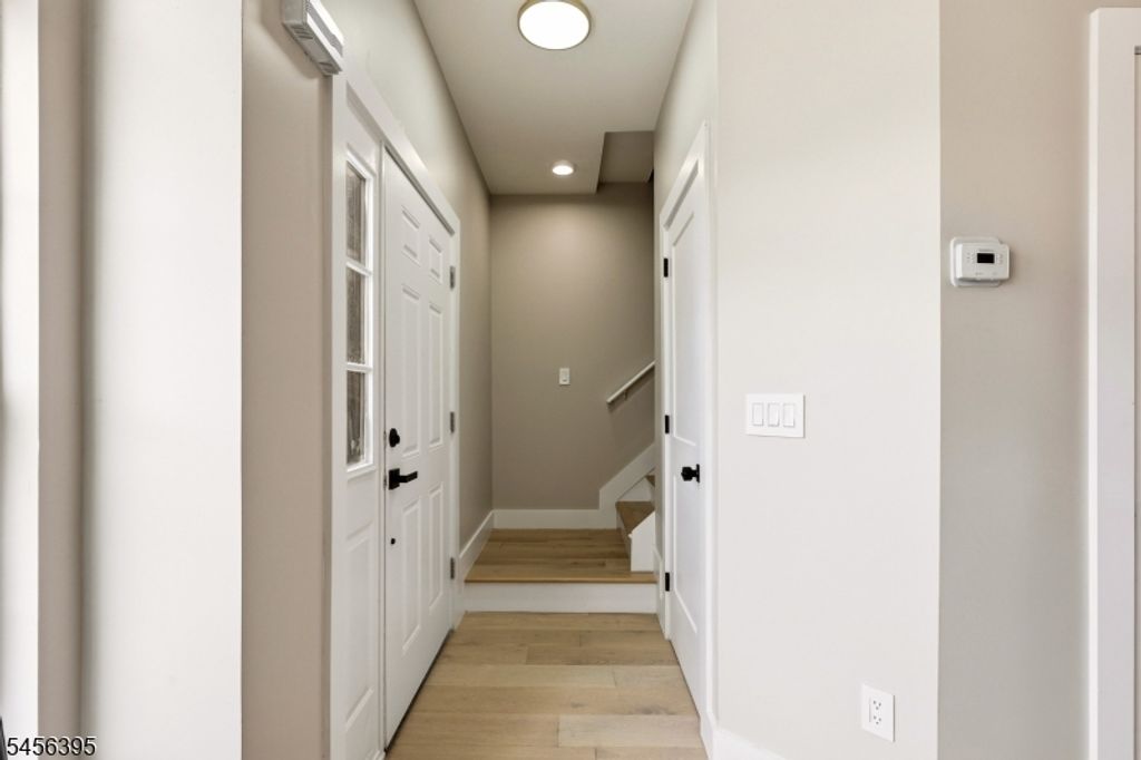 8 Somerset St, Carteret Boro, NJ 07008 — photo 4