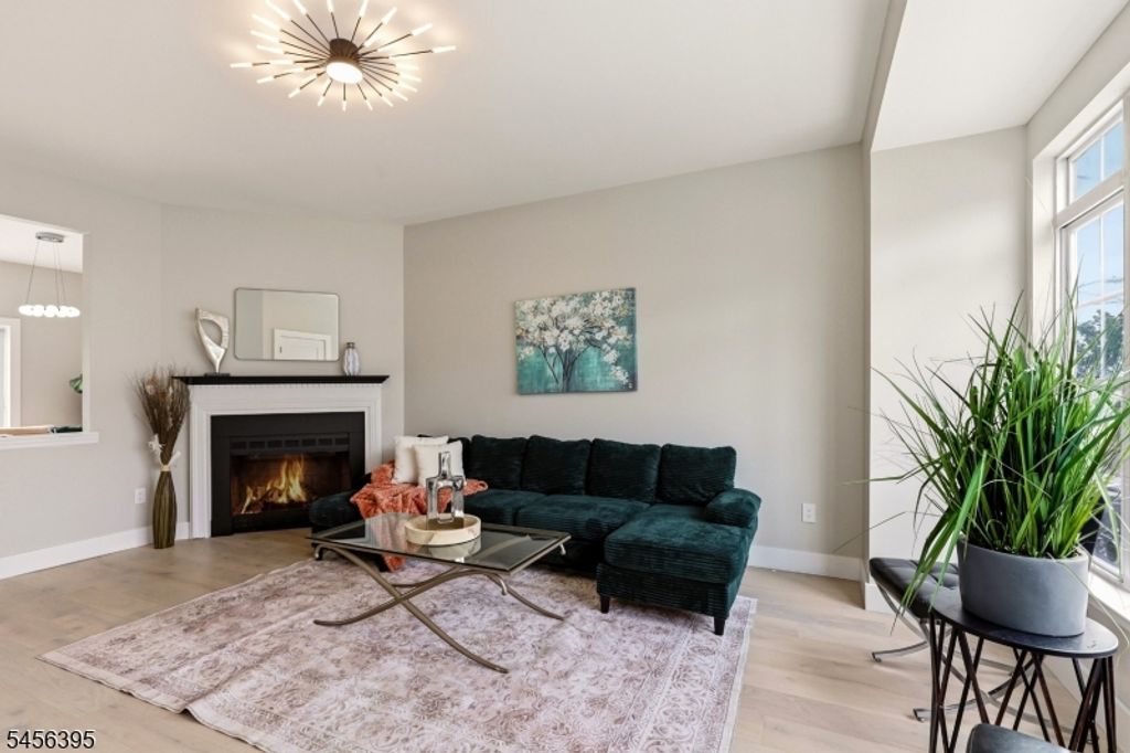 8 Somerset St, Carteret Boro, NJ 07008 — photo 5