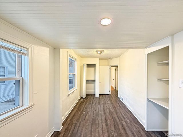 21919 Avalon Street, St. Clair Shores, MI 48080