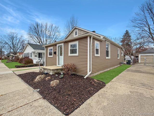 21919 Avalon Street, St. Clair Shores, MI 48080