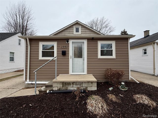21919 Avalon Street, St. Clair Shores, MI 48080