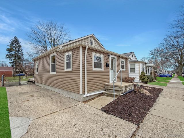 21919 Avalon Street, St. Clair Shores, MI 48080