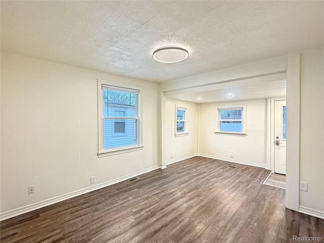 21919 Avalon Street, St. Clair Shores, MI 48080