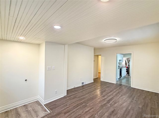 21919 Avalon Street, St. Clair Shores, MI 48080