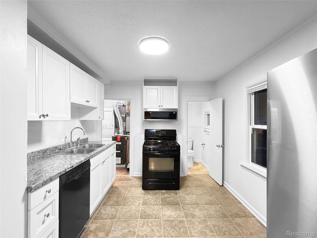 21919 Avalon Street, St. Clair Shores, MI 48080