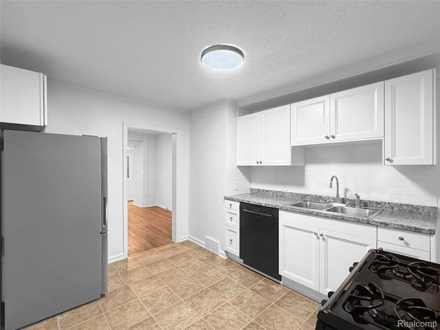 21919 Avalon Street, St. Clair Shores, MI 48080