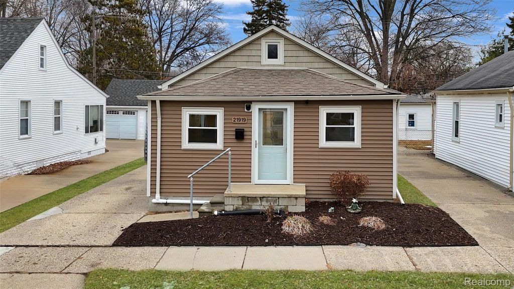 21919 Avalon Street, St. Clair Shores, MI 48080