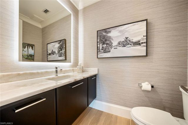 7963 Grand Bay DR 11, Naples, FL 34108