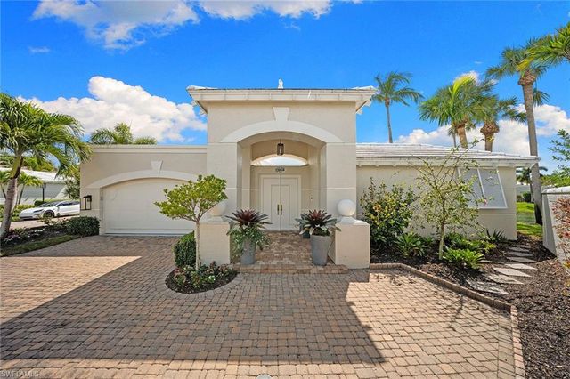 7963 Grand Bay DR 11, Naples, FL 34108