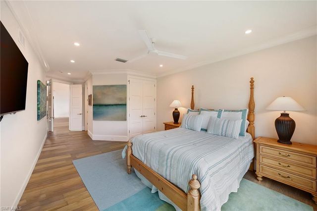 7963 Grand Bay DR 11, Naples, FL 34108