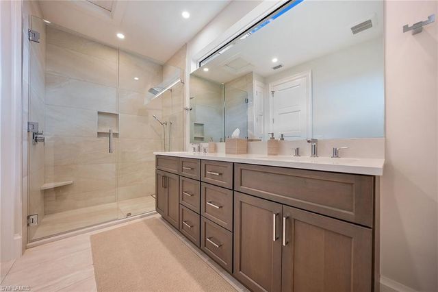 7963 Grand Bay DR 11, Naples, FL 34108