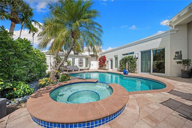 7963 Grand Bay DR 11, Naples, FL 34108