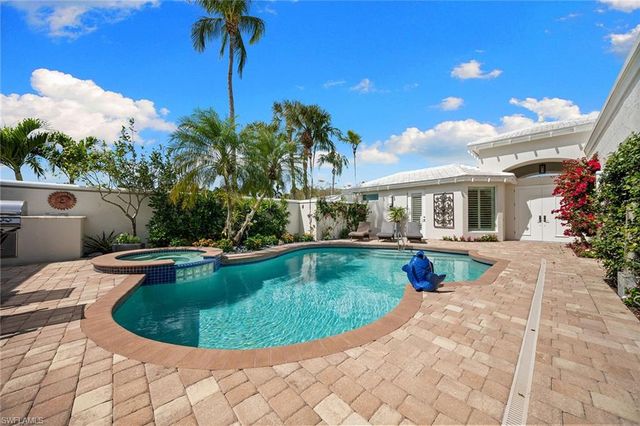 7963 Grand Bay DR 11, Naples, FL 34108