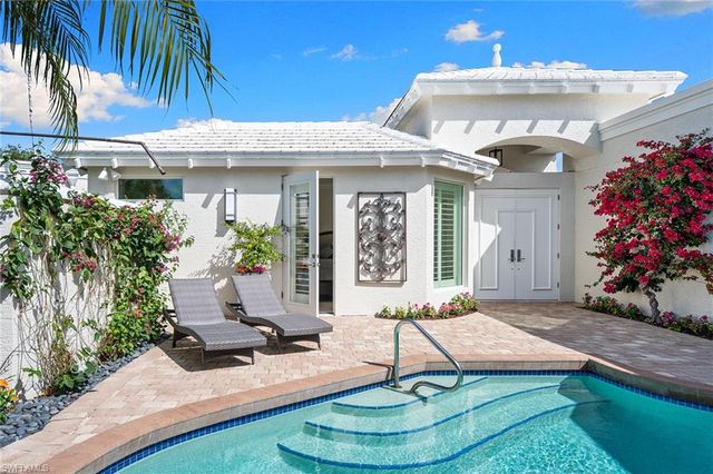 7963 Grand Bay DR 11, Naples, FL 34108