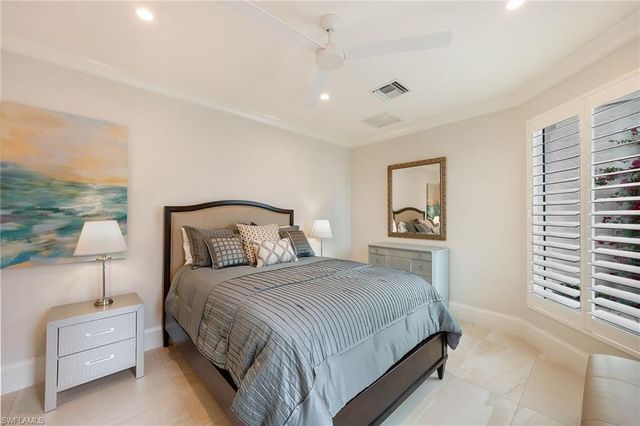 7963 Grand Bay DR 11, Naples, FL 34108