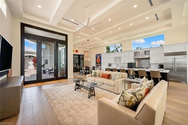 7963 Grand Bay DR 11, Naples, FL 34108