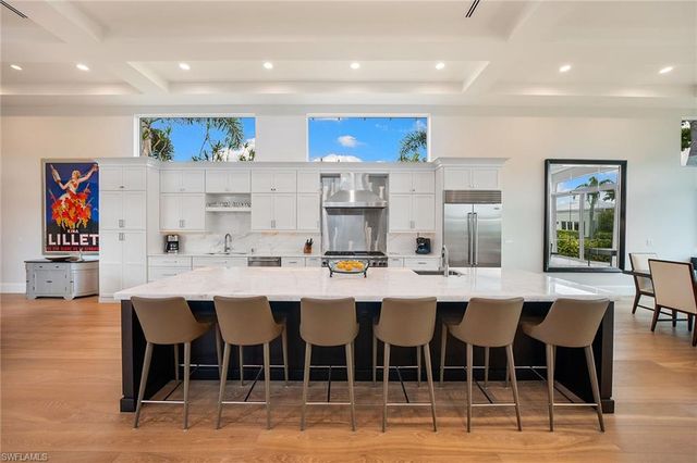 7963 Grand Bay DR 11, Naples, FL 34108