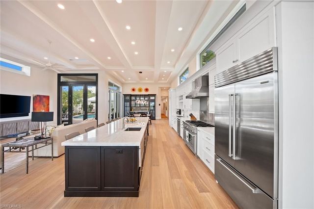 7963 Grand Bay DR 11, Naples, FL 34108