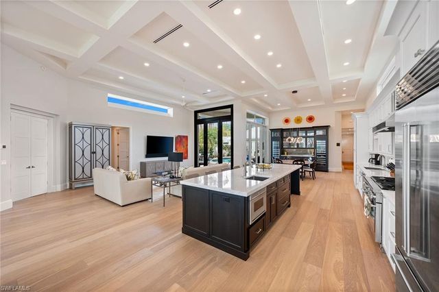 7963 Grand Bay DR 11, Naples, FL 34108