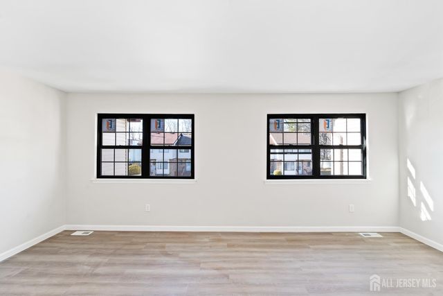 6 Wood Acres Drive, North Brunswick, NJ 08902