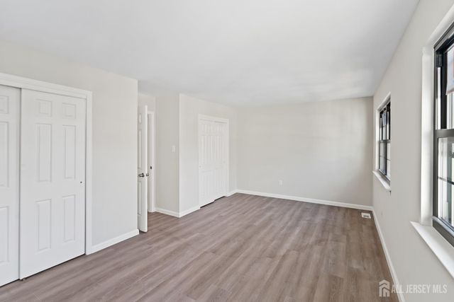 6 Wood Acres Drive, North Brunswick, NJ 08902