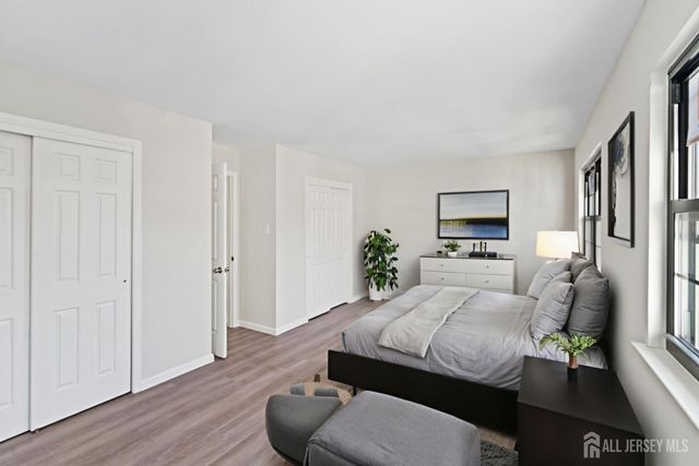 6 Wood Acres Drive, North Brunswick, NJ 08902