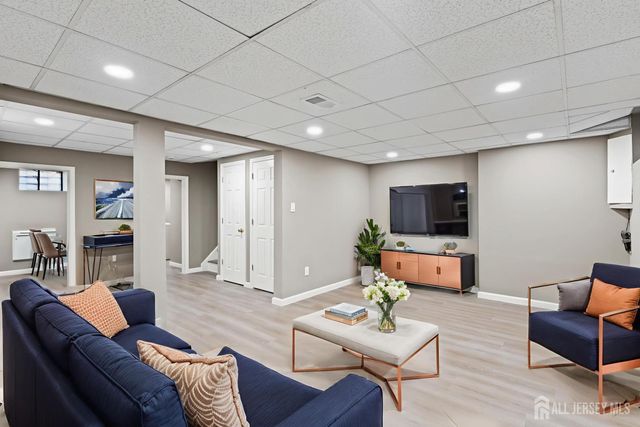 6 Wood Acres Drive, North Brunswick, NJ 08902