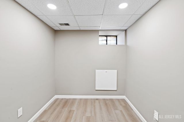 6 Wood Acres Drive, North Brunswick, NJ 08902