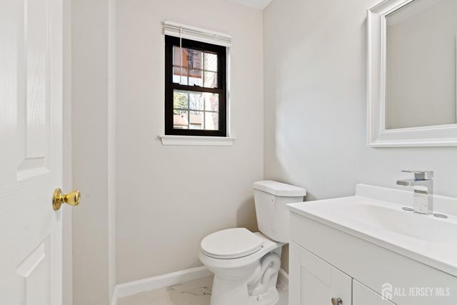 6 Wood Acres Drive, North Brunswick, NJ 08902