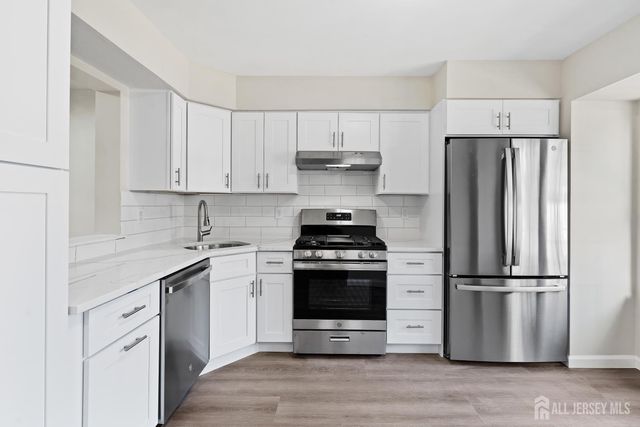 6 Wood Acres Drive, North Brunswick, NJ 08902