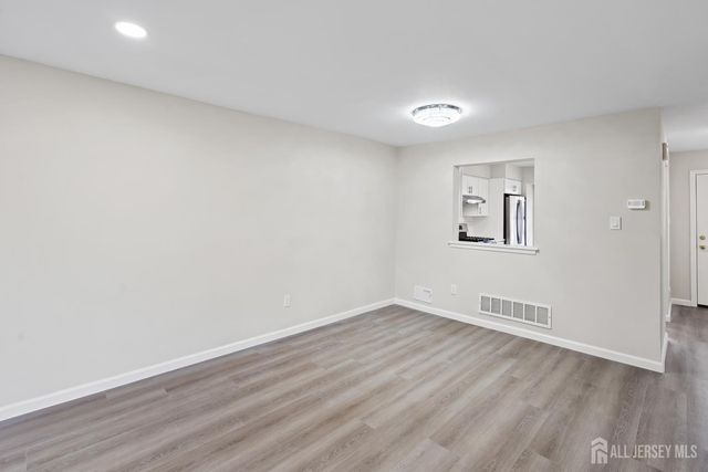 6 Wood Acres Drive, North Brunswick, NJ 08902