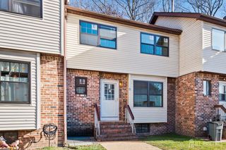 6 Wood Acres Drive, North Brunswick, NJ 08902