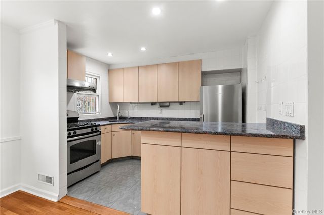 15320 58th Avenue, Flushing, NY 11355