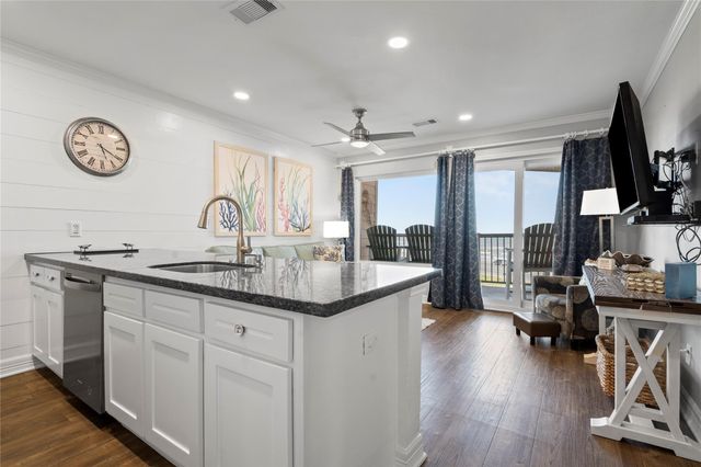 9520 Seawall Boulevard 308, Galveston, TX 77554
