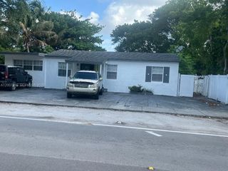 1341 NE 149th St, Miami, FL 33161