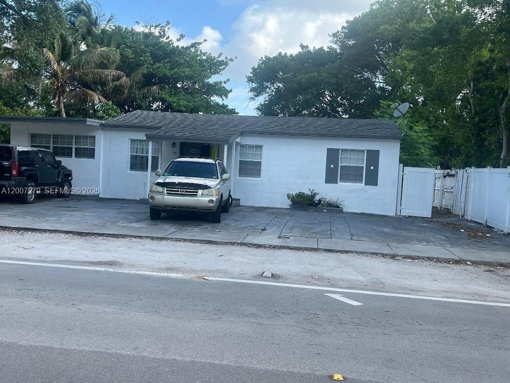 1341 NE 149th St, Miami, FL 33161