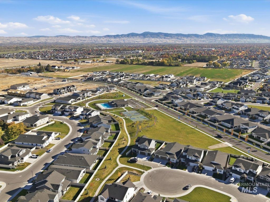 6305 W Parachute Dr, Meridian, ID 83646 photo 3