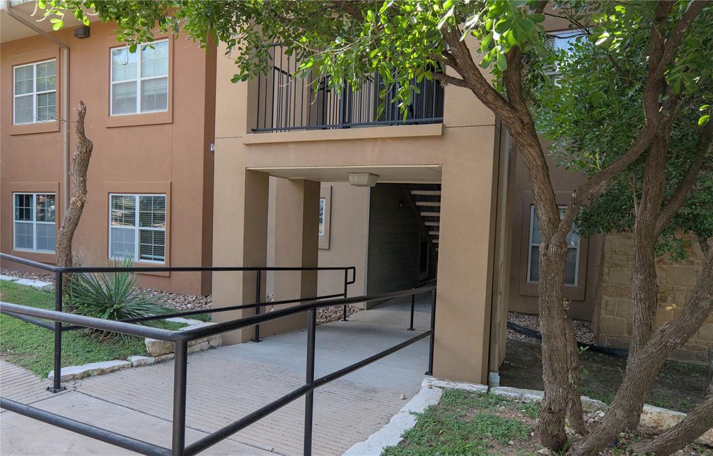 6810 Deatonhill DR 4102, Austin, TX 78745