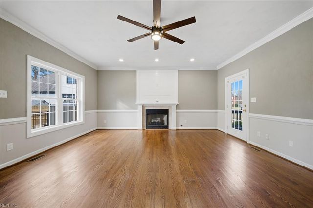 313 Sweetbay DR, Chesapeake, VA 23322